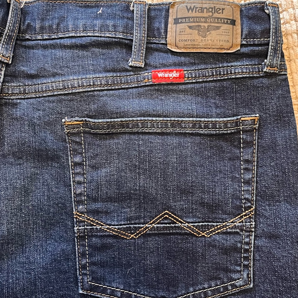 WRANGLER EUC Men’s Relaxed Boot Dark Blue Denim 99% Cotton Size 42x30